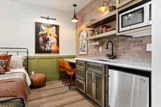 The Fox Room - Newly Built Downtown Midway Loft - 8