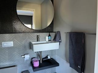 Luxurious 2 Bed 2 Bath Woolstore apartment - 3