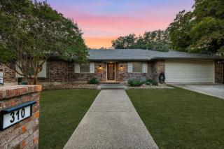Resort Backyard Sportcourt Pool Hot Tub - 3