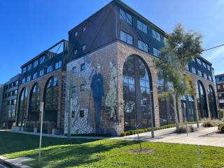 Luxurious 2 Bed 2 Bath Woolstore apartment - 0