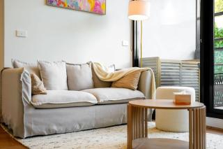 Modern 2BR Apt next to Gosch's Paddock w parking - 9