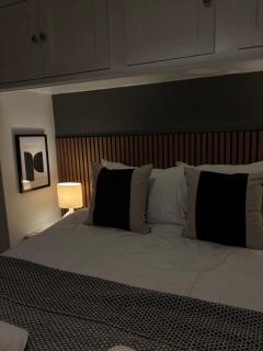 Modern 2-Bed Ground Flat Near Clapham Junction - 3