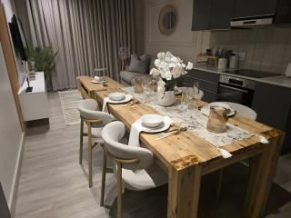 Sandton City Splendid Apartment 201 Back up power & water - 1