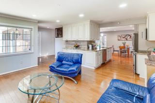 5 Mi to Lake Accotink Park Modern Home with Yard - 0