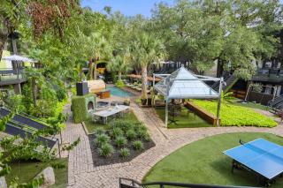 Stylish King 1 BR Suite Balcony Hot Tub - 2