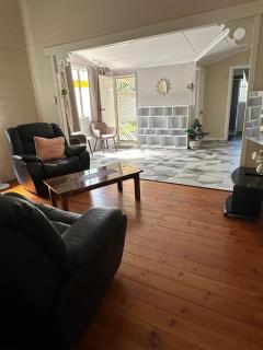 House On Kent Whole House - 6