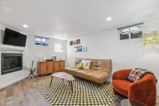 Vibrant 70s Bungalow Vacation Haven on Green Lake - 0