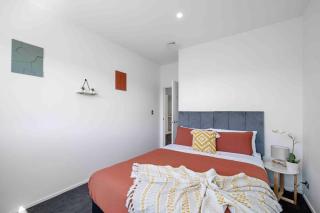 6 Bedrooms Hillside Lodge - 7