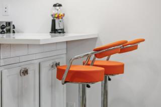 Vibrant 70s Bungalow Vacation Haven on Green Lake - 3