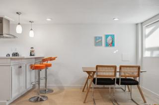 Vibrant 70s Bungalow Vacation Haven on Green Lake - 2