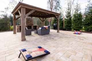 Ferrystone Lodge • Harpers Ferry Patio & Fireplace - 3