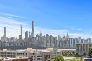 Modern Luxury 4BR Townhome Den NYC Views - 9