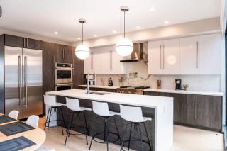 Modern Luxury 4BR Home Den NYC Views - 2