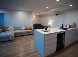 Skyline Serenity - Romantic & Family Gateway - 8