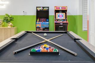 Bradenton Bliss Pool Putt Putt Arcade Games - 7