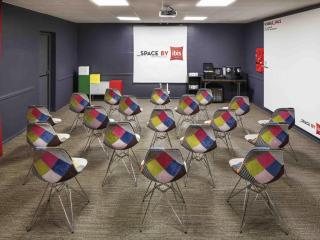 Ibis London Luton Airport - 9