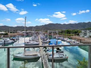 Blue on Blue Penthouse Apartment 335 - 9