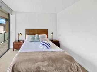 Blue on Blue Penthouse Apartment 335 - 3