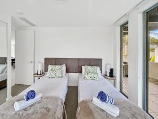 Blue on Blue Penthouse Apartment 335 - 1