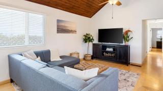 Sunny Venice Beach Home with Open Living Walkability to Abbot Kinney Venice Drift by AvantStay - 9