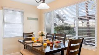 Sunny Venice Beach Home with Open Living Walkability to Abbot Kinney Venice Drift by AvantStay - 3