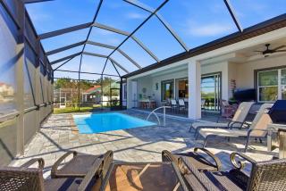 Canal front Pool & Dock water toys Oasis 96 Club House - 9