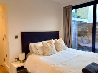 Modern & Luxurious 2-bed by ABBA, O2 & Canary Wharf - 1