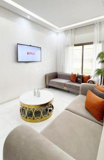 Modern apartment with pool, private parking - 2