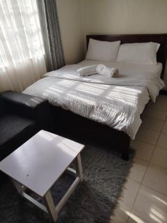 Beautifully furnished studio for short and long term stays - 5