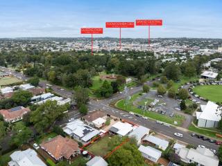 Botanic Breeze! Opposite Queens Park! - 5