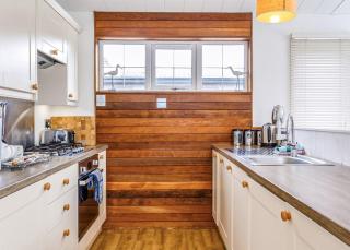 Mullion Cove Coastal Retreat - 8