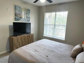 Charming 2BR 2BA Oasis in Magnolia - 3
