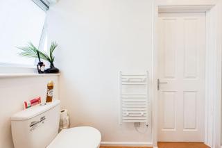 Stylish Beckton Apartment near ExCeL & London City Airport with Free Parking & WIFI - 4