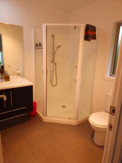 Enjoy 4br home with lots of comfort & convenience - 1