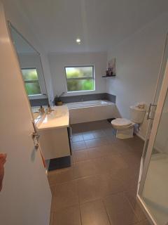 Enjoy 4br home with lots of comfort & convenience - 3