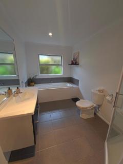 Enjoy 4br home with lots of comfort & convenience - 6