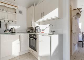 Beach Cove Coastal Retreat - 6