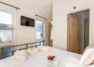 Beach Cove Coastal Retreat - 5