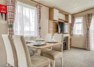 Meadow Lakes Holiday Park - 1