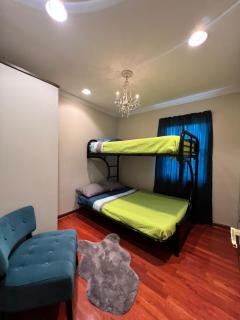 Luxury 3BR Home with Spa Pool, Gym & full backyard - 2