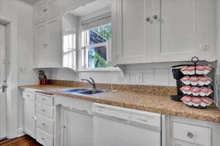 NEW Perfect for Pros! Quiet, Free Parking OKC 2BR - 7