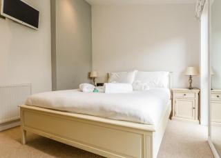 Mullion Cove Coastal Retreat - 5