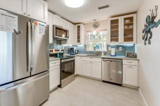 Indian Rocks Beach Home - 2 Blocks to Beach! - 1