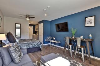 Killington Center Renovated Studio with Kitchenette on Bus Route and Discounted Ski Rentals - 0