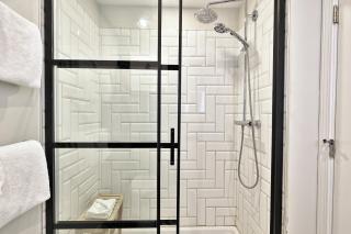 Killington Center Renovated Studio with Kitchenette on Bus Route and Discounted Ski Rentals - 4