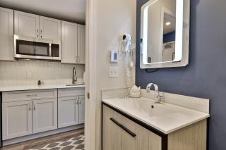 Killington Center Renovated Studio with Kitchenette on Bus Route and Discounted Ski Rentals - 3
