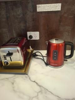 Pohutukawa Studio on Hugoway, Papamoa Beach - 5