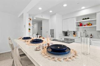 Ocean front luxury condo with sunset views - 3