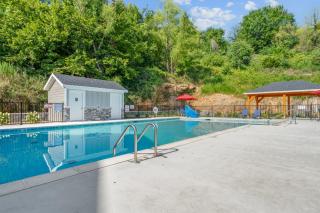 4BR Branson Retreat - Close to Attractions! - 2