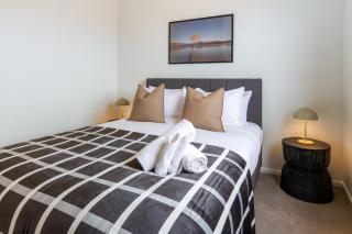 Bright Unit - 2 Queens & Sofa Bed - 7